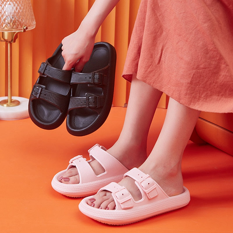 Chinelo nuvem de plataforma com fivelas feminino