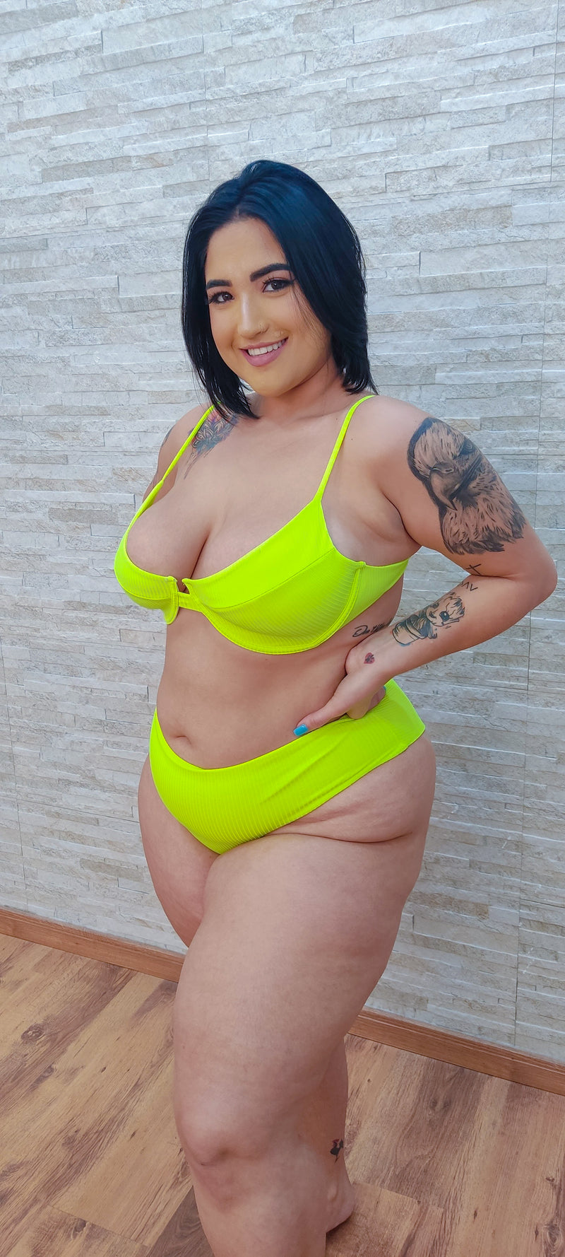 biquíni neon plus size tropical