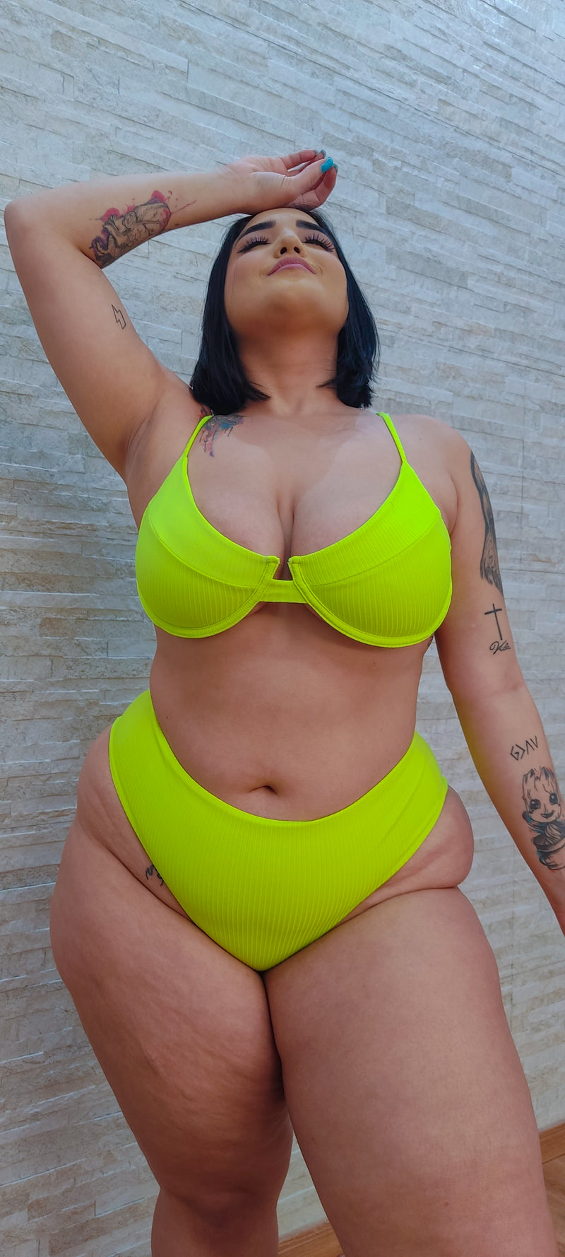 biquíni neon plus size tropical